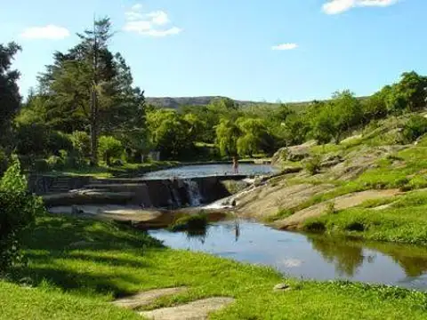Terreno apto desarrollo, con cabañas. OPORTUNIDAD