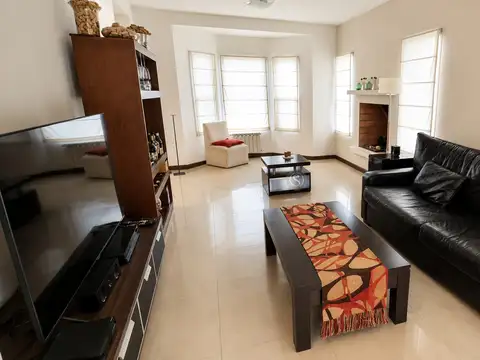 Casa en Venta con 4 cocheras