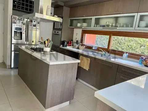 Casa en Alquiler Temporal con 2 cocheras