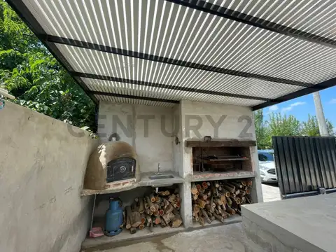 Casa 4 ambientes con 2 baños