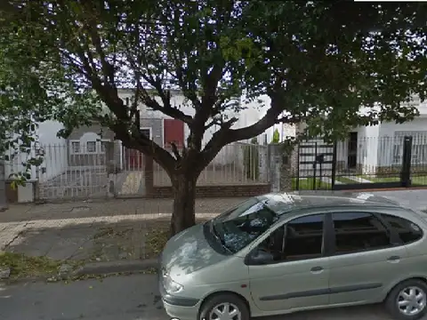 EN VENTA CASA A DEMOLER, SE VENDE COMO LOTE MUY BIEN UBICADO - FICHA 7446