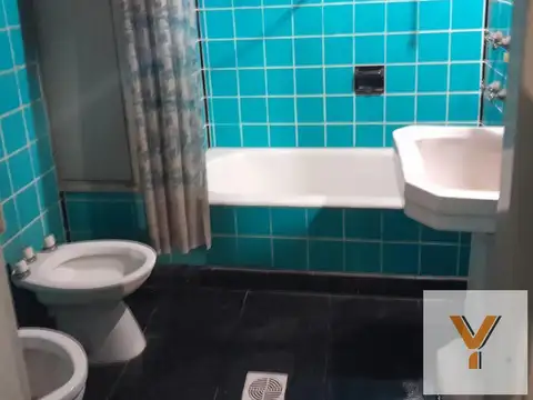 Casa en venta - 3 Dormitorios 2 Baños - Local - 261Mts2 - Lanús