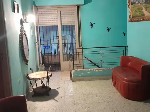 Casa en venta - 3 Dormitorios 2 Baños - Local - 261Mts2 - Lanús