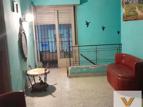 Casa en venta - 3 Dormitorios 2 Baños - Local - 261Mts2 - Lanús