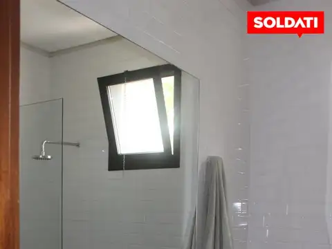 Casa en Alquiler con 2 cocheras