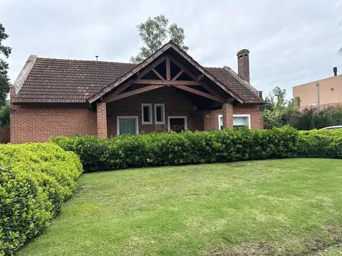 Casa 5 ambientes con 2 baños