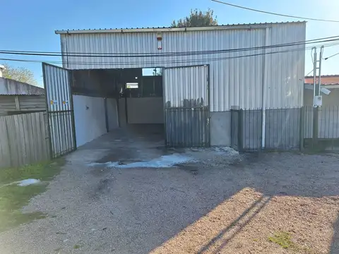ALQUILER LOCAL 104m² CENTRICO MULTIPLES USOS PANDO