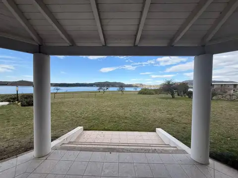 CASA FRENTE AL LAGO LOS MOLINOS – POTRERO DE GARAY