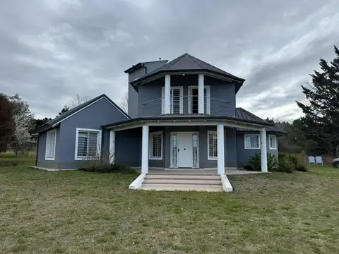 Casa 7 ambientes con 2 baños