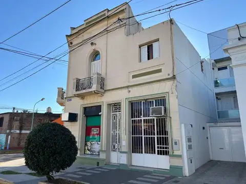 Casa 7 ambientes con 2 baños
