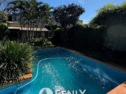 CF1133 - CASA EN VENTA Z/ AV. RADEMACHER Y AV. BOUCHARDO