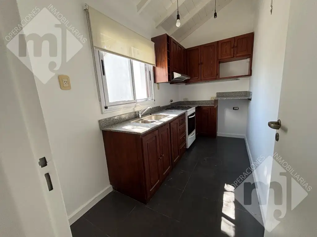 Departamento - 1 dormitorio | 20 años | 1 baño | 2 ambientes | 1 cocheras