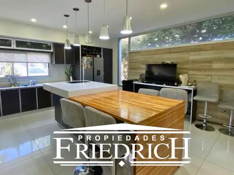 Casa en Venta con 5 cocheras