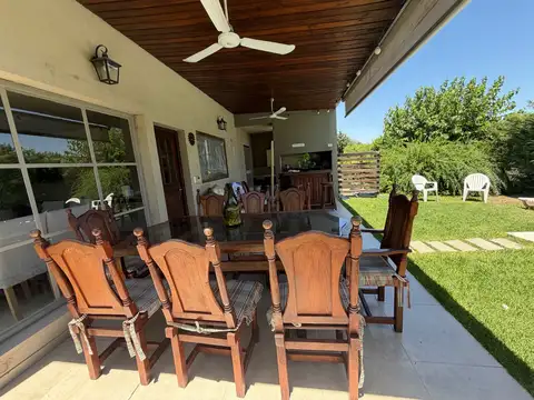 Casa en Alquiler Temporal con 4 cocheras