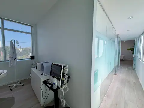 Oficina en Venta con 5 cocheras