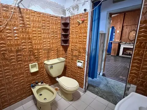 Casa 6 ambientes con 2 baños