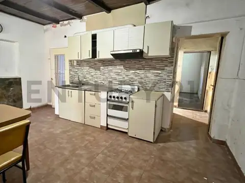 Casa 6 ambientes con 2 baños