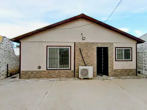 Casa en Alquiler con 2 cocheras