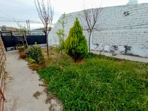 Casa 5 ambientes con 1 baño