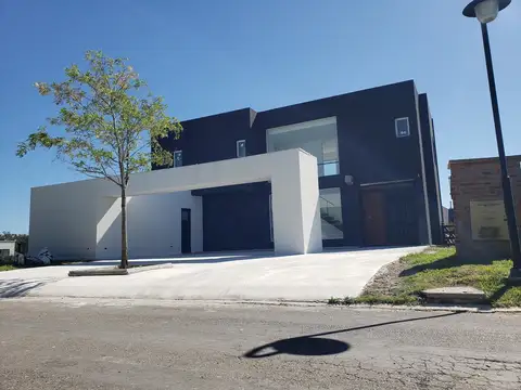 Casa Chalet  en Venta en Santa Isabel II, Escobar, G.B.A. Zona Norte