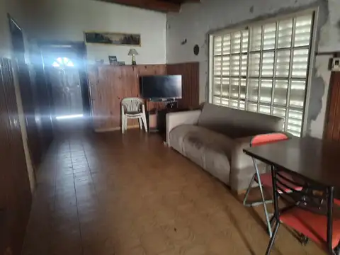 CASA  EN VENTA A REFACCIONAR  EN LA PLATA