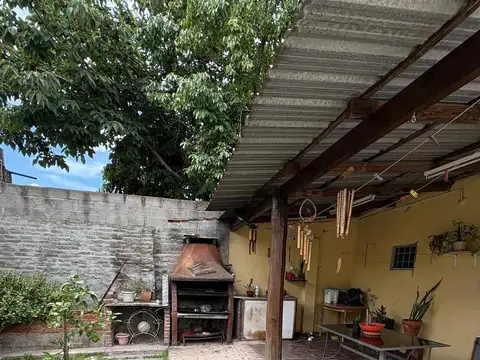 Monte Grande, Casa 5amb con Local en Zona Comercial, 298m2