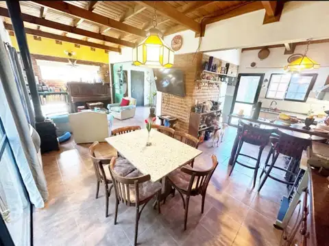 Casa 6 ambientes con 3 baños