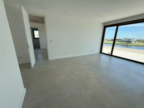 Casa en venta al lago barrio Costas puertos