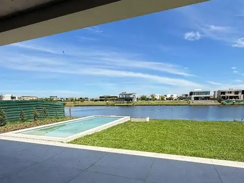 Casa en venta al lago barrio Costas puertos