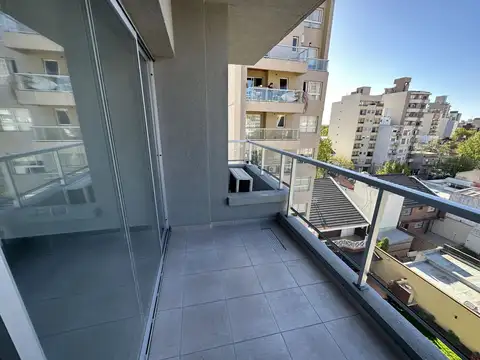 Departamento dos ambientes Alquiler en Lanus Oeste Con Cochera Muy Centro