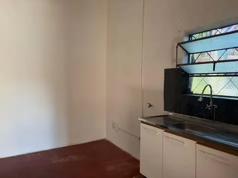 ALQUILER CASA 2 DORMITORIOS CON COCHERA 18 DE MAYO