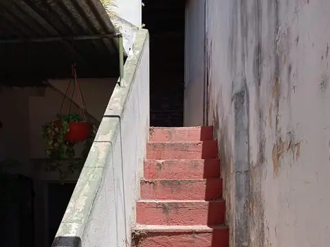 Casa 2 ambientes con 1 baño
