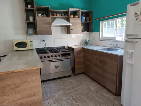 Casa 4 ambientes con 2 baños