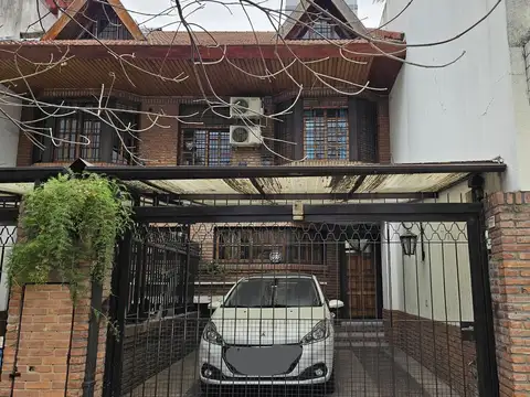 HERMOSO DUPLEX  4 amb C/COCH,PLAYROOM Y PATIO