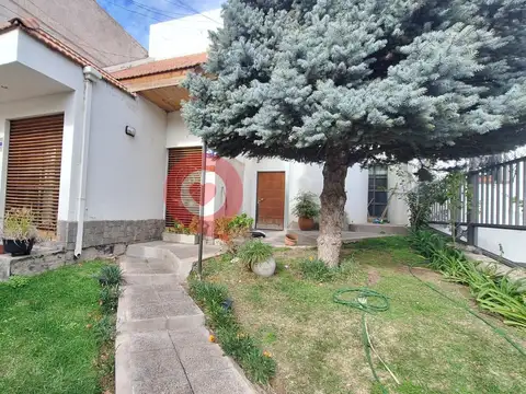 Casa en Neuquen 4 dormitorios en Santa Genoveva