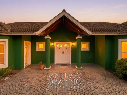 Casa en Venta con 2 cocheras