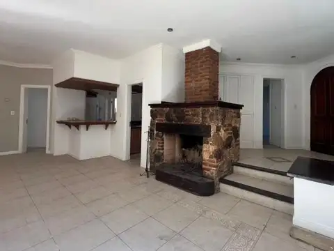 Casa 5 ambientes con 3 baños
