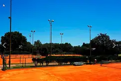 Actividades deportivas futbol, voley, golf, tenis, rugby, hockey en Hindu Club, Country Club