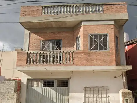 VIVIENDA  CON SALON
