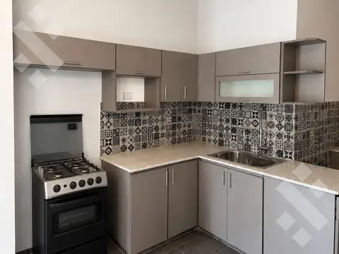 VENTA CASA 4 DORMITORIOS - B° GODOY, CIPOLLETTI
