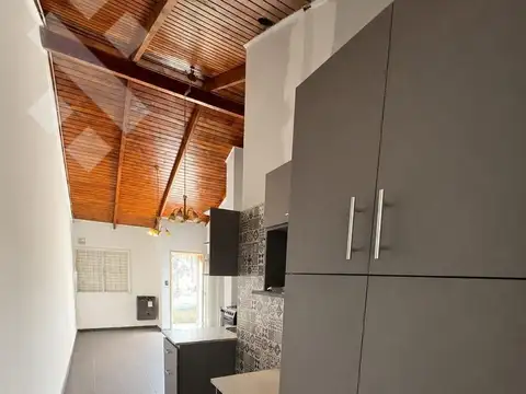 Casa 7 ambientes con 2 baños