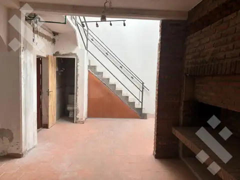 VENTA CASA 4 DORMITORIOS - B° GODOY, CIPOLLETTI