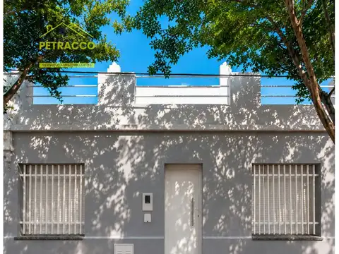Casa el frente de 2 dormitorios en venta