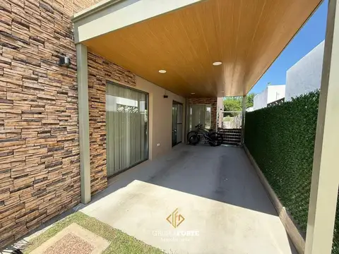 Casa en Venta con 4 cocheras