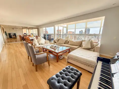 Piso Alto.  5 Ambientes en Belgrano con Vista al Río y 2 Cocheras