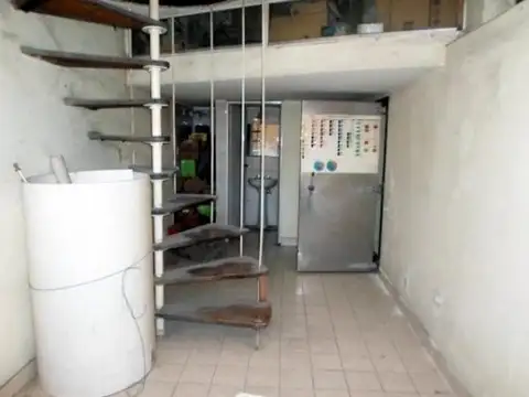 Av. Hipolito Yrigoyen 14475