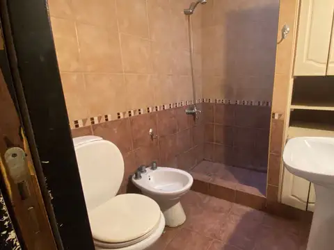 Depto Tipo Casa 5 ambientes con 2 baños