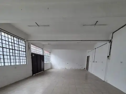 Deposito en venta en Olivos con vivienda, oficinas