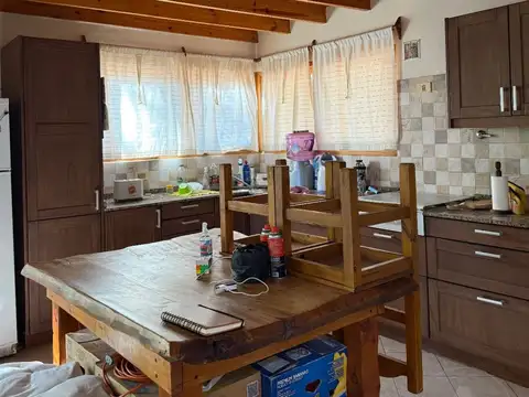 Casa 4 ambientes con 2 baños