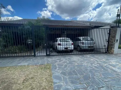 Venta casa de 5 ambientes .Permuta